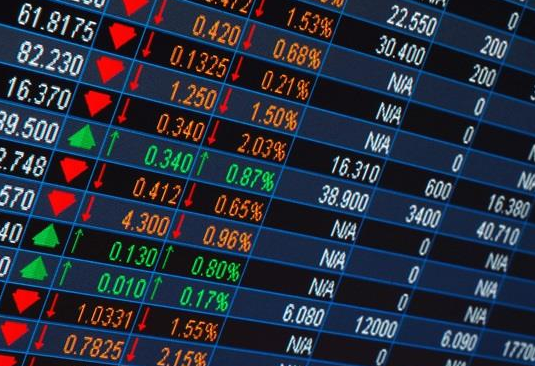 الأسهم العالمية تصعد بدعم قمة ترامب وشي.. والنفط يتراجع
