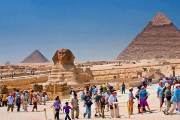 السياحة المصرية تقفز بـ12 مليار دولار