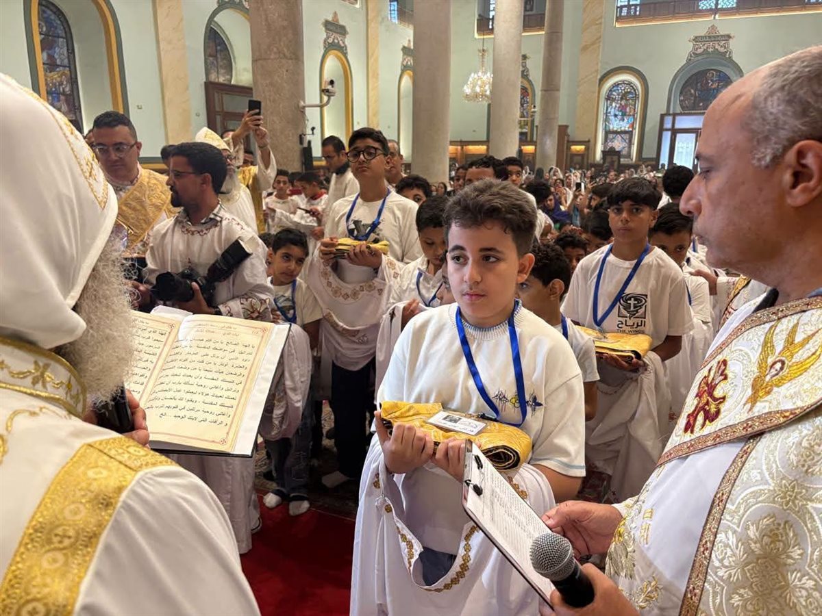 سيامة الشمامسة الجدد بيد الأنبا رافائيل