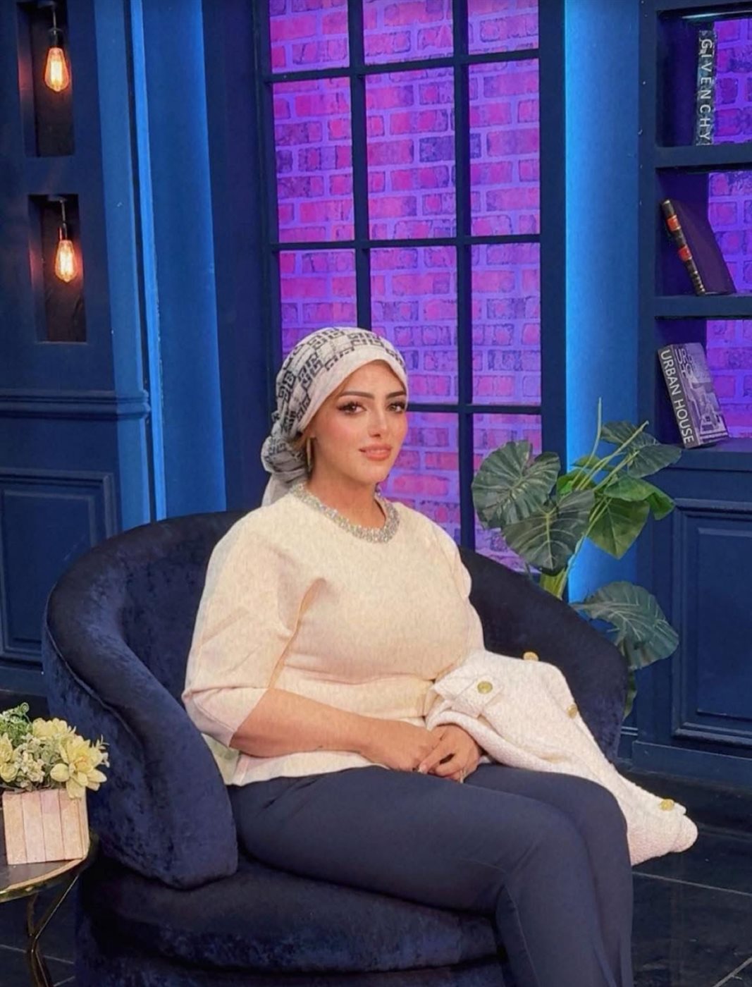 شيرين الأطروش مذيعة “من القلب”