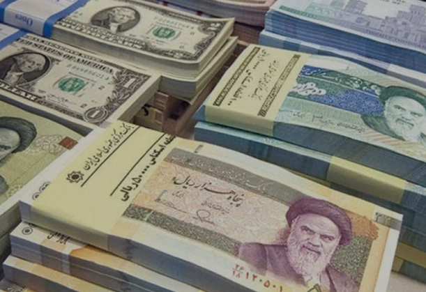 هبوط تاريخي للريال الإيراني.. الدولار يتجاوز 2.5 مليون ريال لأول مرة
