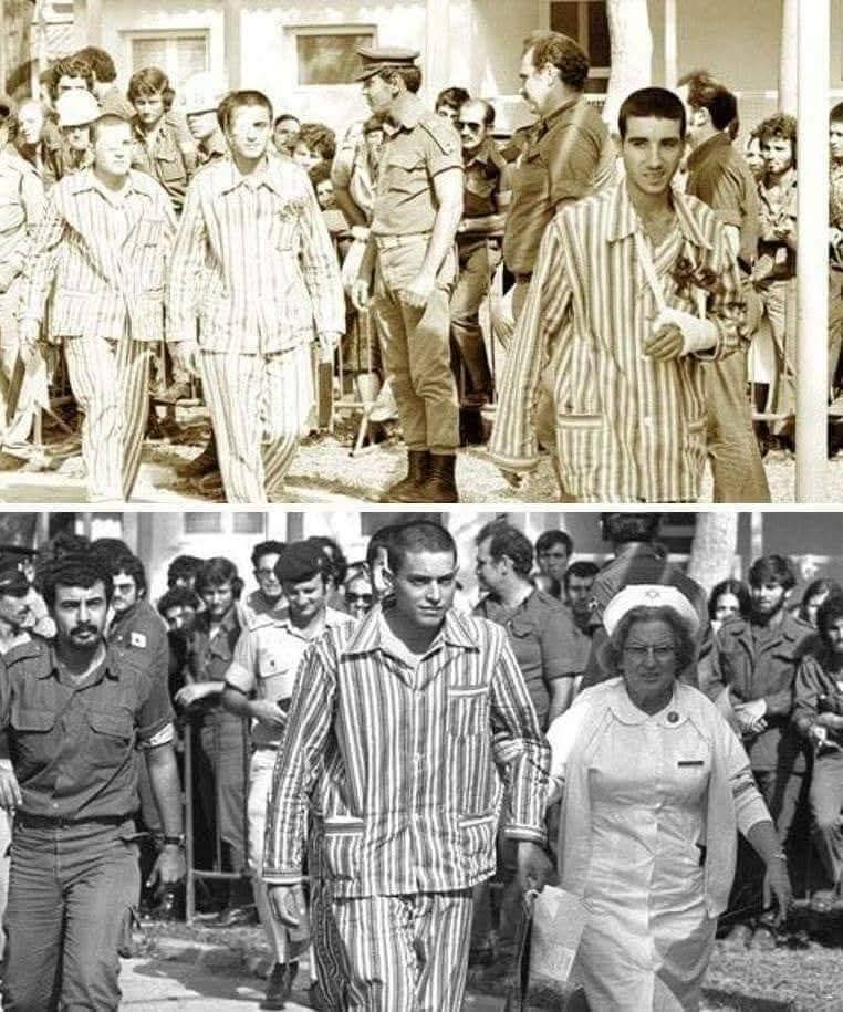 صورة نادرة للعدو بالبيجامة الكستور