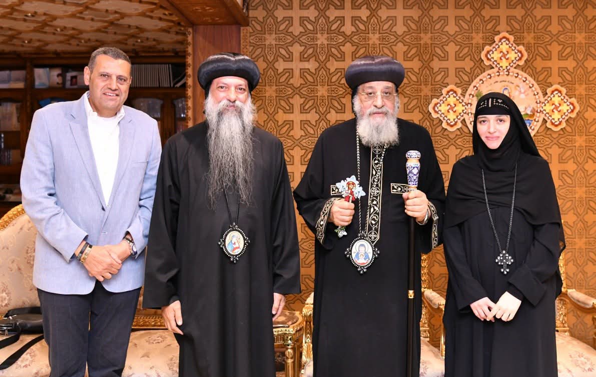 &nbsp; البابا تواضروس مع أسقف نيويورك والراهبة ڤيرونيكا