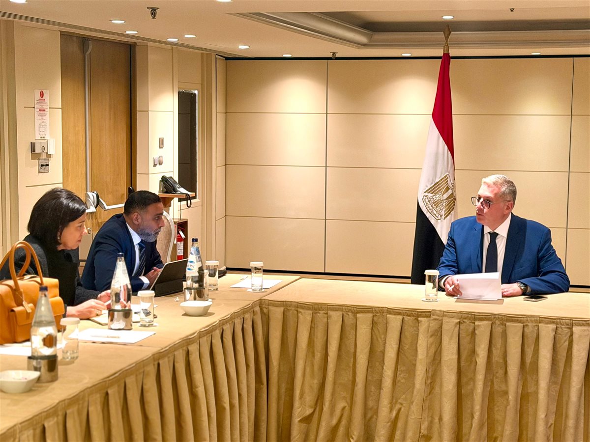 وزير البترول يبحث مع