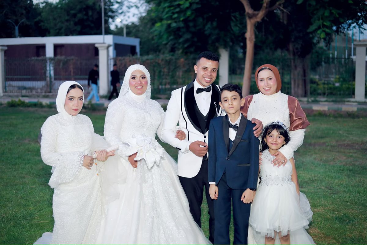 العروسين