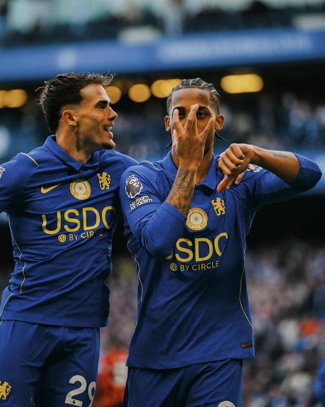 احتفال جواو بيدرو بهدف في مباراة تشيلسي ضد بورنموث