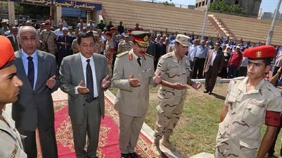 هدهود يضع الزهور على الجندى المجهول بدمنهور
