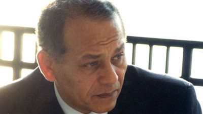 السادات يحذر من سيطرة الحوثيين على باب المندب