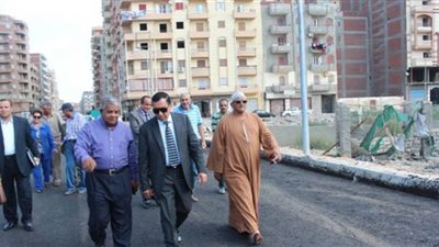 وصول أحدث مُعدة لرصف الطرق بالبحيرة