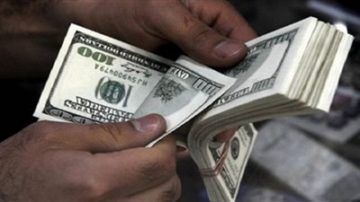 بنوك ترفع سعر صرف الدولار في تعاملات اليوم