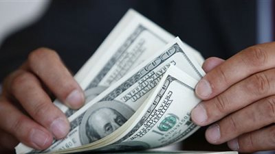 بنكا الأهلي والقاهرة يخفضان سعر الدولار قرشًا واحدًا أمام الجنيه