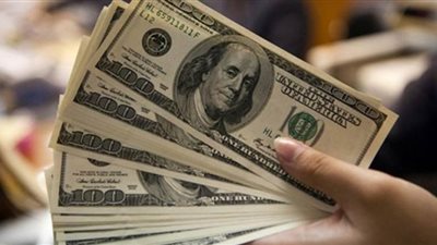 الدولار يهبط بجميع البنوك لأول مرة منذ 4 أشهر