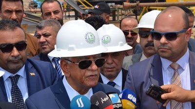 العراق يحفر أول بئر نفط في حقل الحويزة قرب حدود إيران