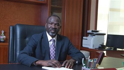 السودان والصين يبحثان سبل التعاون في صناعة النفط والغاز
