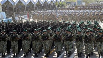 القوات المسلحة الإيرانية تعرض 30 صاروخًا بالستيا