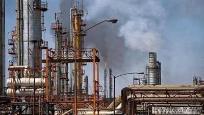انخفاض أسعار النفط إلى أدنى مستوى منذ يناير