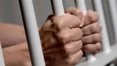 حجز مدير مصنع غير مرخص لإنتاج المواد الغذائية بالجيزة