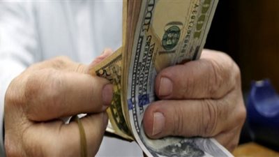 البنك التجاري الدولي يرفع سعر الدولار قرشين