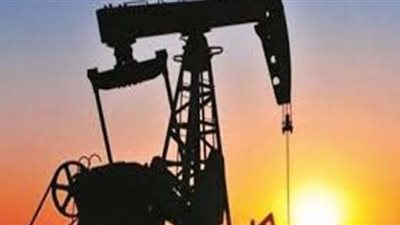 رغم انخفاضه.. النفط يتجه لتحقيق مكسب أسبوعي مع تنامي توترات الشرق الأوسط