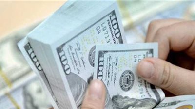 الدولار يتراجع فى البنوك ويسجل 17.6 جنيه