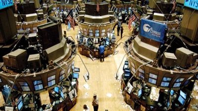 الأسهم الأمريكية تفتح منخفضة تحت ضغط ميزانية إيطاليا