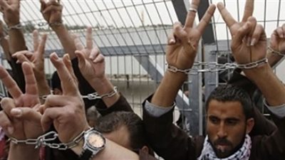 هيئة الأسرى الفلسطينيين: 8 أسرى في سجن عسقلان الإسرائيلي يعانون ظروفًا قاسية