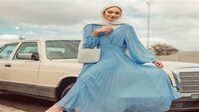 للمحجبات.. موديلات مميزة باللون الأزرق ودرجاته