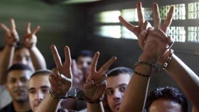 سلطات الاحتلال الإسرائيلي تواصل إهمال الوضع الصحي لمعتقل من الخليل