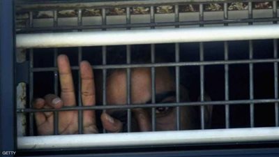 إسرائيل تحتجز أموال الفلسطينيين بسبب مخصصات عائلات الأسرى