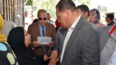 محافظ الشرقية يوجه بعمل مظلات بمحيط مكاتب البريد لحماية كبار السن