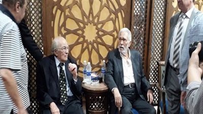 عبد الرحمن أبو زهرة وأشرف عبد الغفور في عزاء زوجة رشوان توفيق