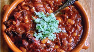 الفول بالسجق.. وصفة لذيذة لعشاء خفيف