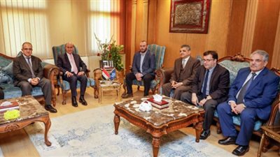 بالصور.. اتحاد الصناعات اليونانية يبحث فرص الاستثمار بمنطقة قناة السويس