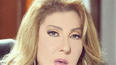 نادية الجندي بمسجد مصطفى محمود للمشاركة في جنازة فاروق الفيشاوي