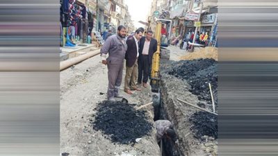 رئيس بيلا بكفر الشيخ يتابع تنفيذ أعمال البنية التحتية للغاز الطبيعى والتحول الرقمي