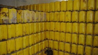 ضبط 3 أطنان زيوت طعام فاسدة داخل مصنع في أطفيح