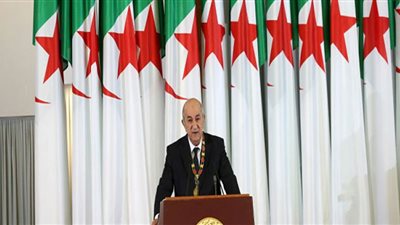 الرئيس الجزائري يعد الشعب ببناء ديمقراطية حقيقية