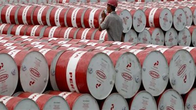 روسيا: أسواق النفط ستبقى تحت ضغط حتى يبدأ سريان اتفاق أوبك+