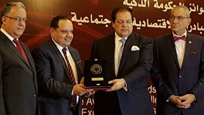 تنمية المشروعات يفوز بجائزة التميز للمبادرات الاقتصادية والاجتماعية