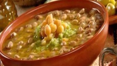 3 معالق تكفي.. استشاري: تناول الفول بكثرة يضر الجسم لهذا السبب