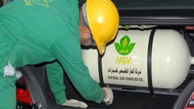 فيديو.. تحويل الميكروباص من البنزين للغاز الطبيعي يوفر لمالكه ألفي جنيه شهريا