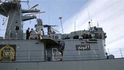 الجيش الإيراني يتوعد القوات الأمريكية في المياه الإقليمية