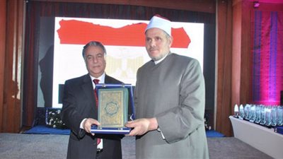 الاتحاد العربي للصناعات النسجية يكرم السفير الربيع