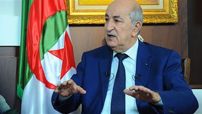 رئيس الجزائر يتعهد بتطوير موارد جديدة لتخفيف الأزمة الاقتصادية