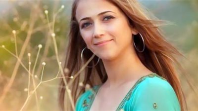 دلال أبو آمنة تقص رحلة حياتها بين 