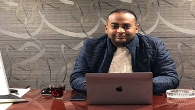خبير تسويق إلكتروني: السوشيال ميديا سلاح ذو حدين وسرقة محتويات هاتفك بات أمرا سهلا