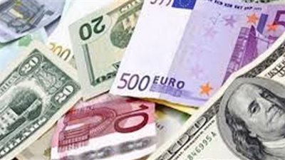 انخفاض أسعار العملات الأجنبية والعربية خلال تعاملات اليوم