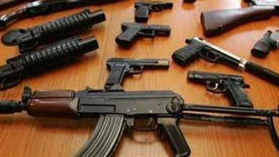 حبس عاطلين بتهمة حيازة أسلحة نارية بمنشأة القناطر