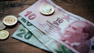 تراجع الليرة أمام الدولار بعد تهديد ترامب بتدمير الاقتصاد التركي