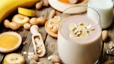 طريقة عمل.. سموزي الشيكولاتة والموز بزبدة الفول السوداني